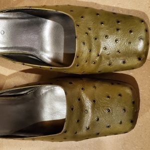 Bandolino Green ostrich pattern leather mules